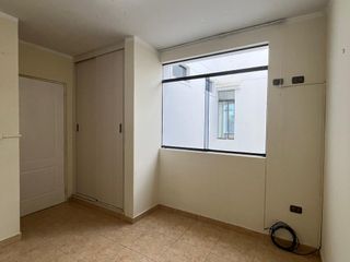 SE VENDE AMPLIO DEPARTAMENTO CON COCHERA 3ER PISO | URB. MIRAFLORES