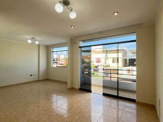 SE VENDE AMPLIO DEPARTAMENTO CON COCHERA 3ER PISO | URB. MIRAFLORES