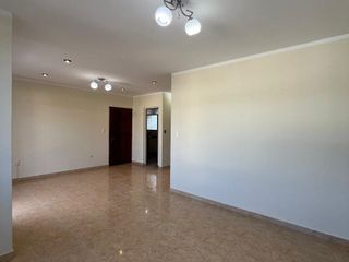 SE VENDE AMPLIO DEPARTAMENTO CON COCHERA 3ER PISO | URB. MIRAFLORES