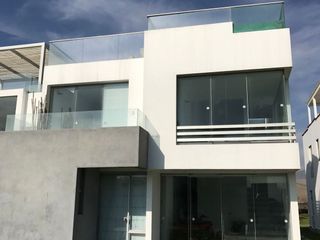 VENDO CASA EN 2DA FILA, CONDOMINIO DE PLAYA LAS GRAMAS (PUERTO VIEJO)