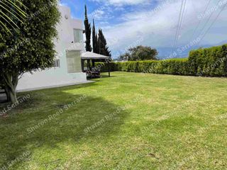 Foto 1 de Venta de oportunidad  casa de 3 dormitorios  con vista dentro de urbanización.