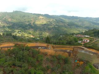 Lotes campestres de 2.000 m2, sector aeropuerto, tunel de oriente, rionegro llanogrande. Lotes con Bosque, quebrada, nacimiento y vista. Escrituras 100%, con licencia de construccion