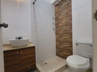 EN VENTA DEPARTEMENTO DE TRES HABITACIONES +  ESTACIONAMIENTO