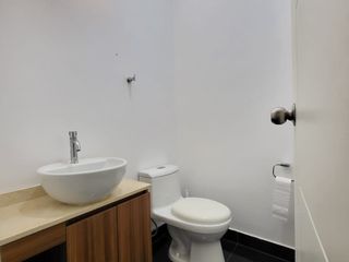 EN VENTA DEPARTEMENTO DE TRES HABITACIONES +  ESTACIONAMIENTO