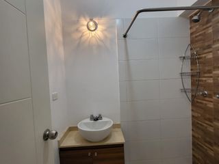 EN VENTA DEPARTEMENTO DE TRES HABITACIONES +  ESTACIONAMIENTO