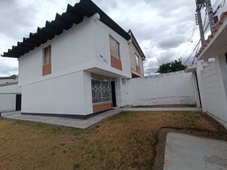 Pusuqui Casa de Venta Remodelada Tres Dormormitorios