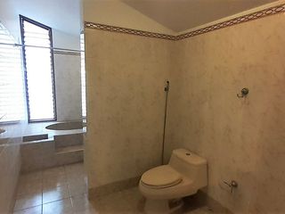 Foto 16 de VENDO AMPLIA CASA CERCA AV. LOS FRUTALES – LA MOLINA