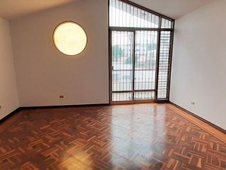Foto 10 de VENDO AMPLIA CASA CERCA AV. LOS FRUTALES – LA MOLINA
