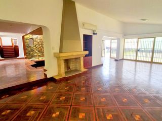 Foto 5 de VENDO AMPLIA CASA CERCA AV. LOS FRUTALES – LA MOLINA