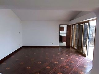 Foto 6 de VENDO AMPLIA CASA CERCA AV. LOS FRUTALES – LA MOLINA