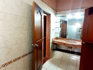 Foto 20 de VENDO AMPLIA CASA CERCA AV. LOS FRUTALES – LA MOLINA