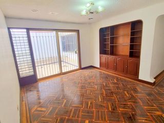 Foto 9 de VENDO AMPLIA CASA CERCA AV. LOS FRUTALES – LA MOLINA