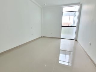 DEPARTAMENTO DE ESTRENO EN CUARTO PISO EN URBANIZACIÓN LOS SAUCES.