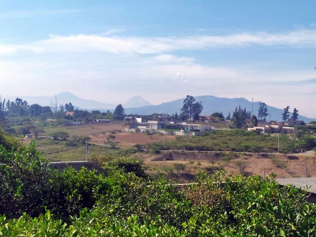 Venta Casa 180 m² con Terreno 2500 m² en Puembo/ 3 Dormt. Varios Parqueaderos