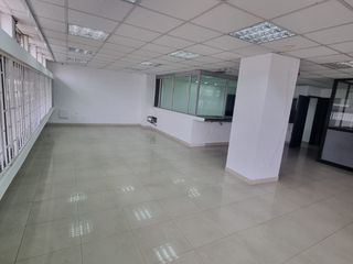 Oficina en Alquiler en Av. 9 de Octubre, 110Mt2, 2 Baños, Centro de Guayaquil