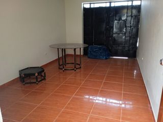 Se Vende Casa Cerca De La Av. Universitaria Y Los Alisos, Urb. Huaytapallana, Los Olivos