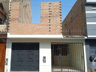 Se Vende Casa Cerca De La Av. Universitaria Y Los Alisos, Urb. Huaytapallana, Los Olivos