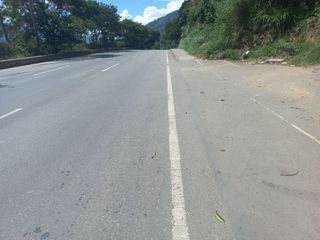 Vendo casa finca iniciada, bien barata, entre  Girardota y Barbosa Antioquia.