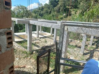 Vendo casa finca iniciada, bien barata, entre  Girardota y Barbosa Antioquia.