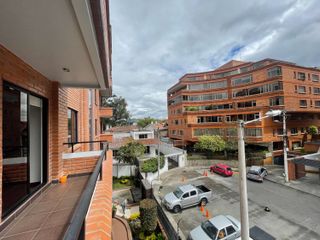 Departamento Remodelado de 4 Dormitorios en la Zona Rosa Frente al Rio Tomebamba y Tranvía