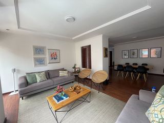Departamento Remodelado de 4 Dormitorios en la Zona Rosa Frente al Rio Tomebamba y Tranvía