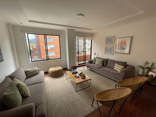 Departamento Remodelado de 4 Dormitorios en la Zona Rosa Frente al Rio Tomebamba y Tranvía