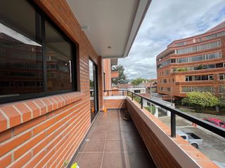 Departamento Remodelado de 4 Dormitorios en la Zona Rosa Frente al Rio Tomebamba y Tranvía