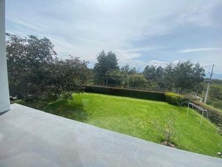 Casa de venta Nayon - Cumbaya.  vista espectacular.  Urbanización privada.