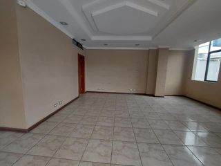Foto 17 de Edificio comercial de arriendo en Cuenca  a 1 cuadra de la Ave. Huaynacapac Sector Cementerio