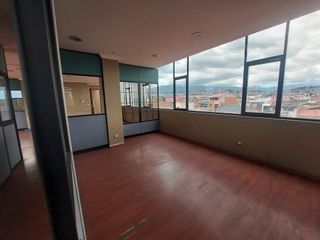 Foto 7 de Edificio comercial de arriendo en Cuenca  a 1 cuadra de la Ave. Huaynacapac Sector Cementerio