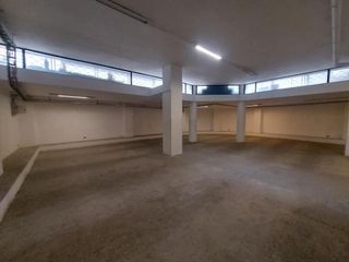 Foto 16 de Edificio comercial de arriendo en Cuenca  a 1 cuadra de la Ave. Huaynacapac Sector Cementerio
