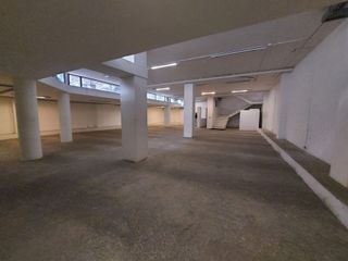 Foto 9 de Edificio comercial de arriendo en Cuenca  a 1 cuadra de la Ave. Huaynacapac Sector Cementerio