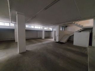 Foto 8 de Edificio comercial de arriendo en Cuenca  a 1 cuadra de la Ave. Huaynacapac Sector Cementerio