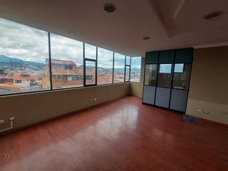 Foto 12 de Edificio comercial de arriendo en Cuenca  a 1 cuadra de la Ave. Huaynacapac Sector Cementerio