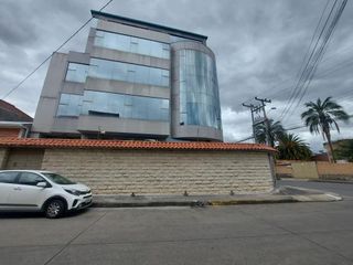 Foto 21 de Edificio comercial de arriendo en Cuenca  a 1 cuadra de la Ave. Huaynacapac Sector Cementerio