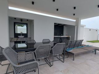Foto 11 de Isla Mocoli, Rento Hermosa Casa de Estreno con Piscina y Vista Al Rio