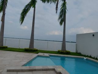 Foto 12 de Isla Mocoli, Rento Hermosa Casa de Estreno con Piscina y Vista Al Rio