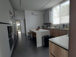 Foto 7 de Isla Mocoli, Rento Hermosa Casa de Estreno con Piscina y Vista Al Rio