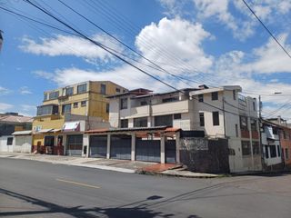 Oportunidad única, Departamento Amplio con local comercial en calle principal cercano a Parque ltalia.