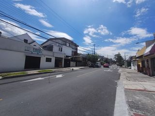 Oportunidad única, Departamento Amplio con local comercial en calle principal cercano a Parque ltalia.