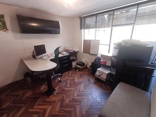 Oportunidad única, Departamento Amplio con local comercial en calle principal cercano a Parque ltalia.