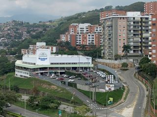 Foto 1 de PLAZOLETA COMERCIAL CRISTALES PLAZA-LOCAL A-12-2