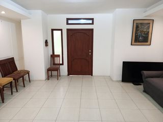 Departamento de alquiler en Kennedy Norte, 2 dormitorios, 1 parqueo.