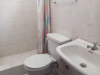 Departamento de alquiler en Kennedy Norte, 2 dormitorios, 1 parqueo.