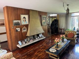 Espaciosa Casa en Venta como terreno en zona exclusiva de San Isidro