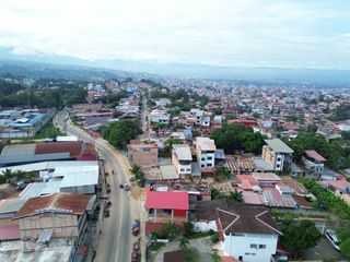 Foto 2 de 500 m² en una de las mejores zonas comerciales de Tarapoto, que actualmente funciona como un garaje con un futuro incierto. ¿La dejarás pasar?