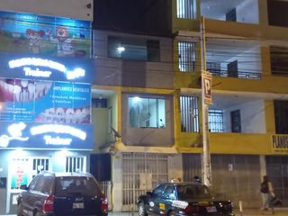 Se vende casa con local comercial en Los Olivos