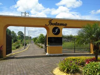 Foto 2 de Vendo lote ESQUINERO en la urbanización IROTAMA, avenida Chone, kilómetro 8 1/2