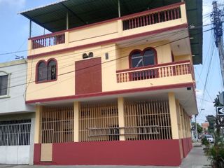Foto 2 de CASA ESQUINERA EN VENTA