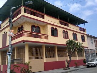 Foto 1 de CASA ESQUINERA EN VENTA